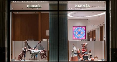 Ο οίκος Hermès τιμά την Ελληνική Επανάσταση με το μαντήλι 